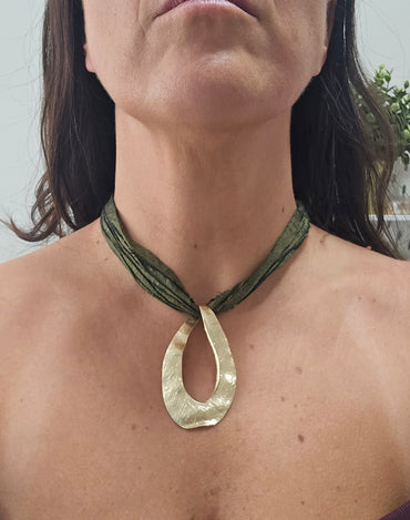 Collar seda verde
