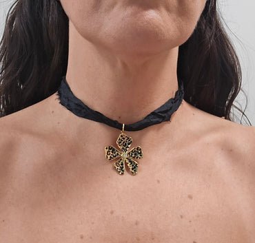Collar seda negro