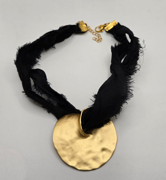 Collar seda negro