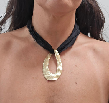 Collar seda negro