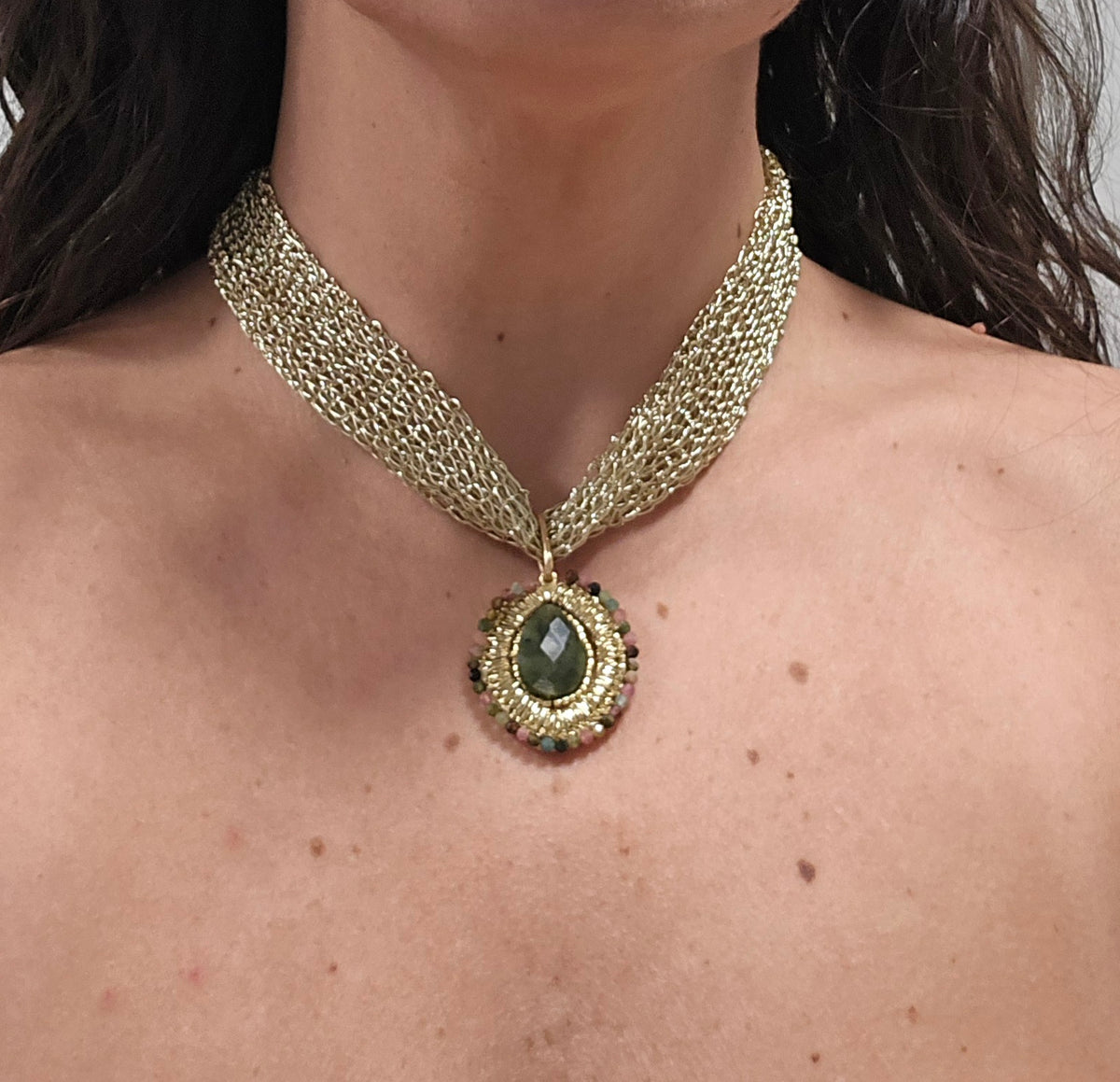 Collar Tejido con colgante Bordado con turmalina