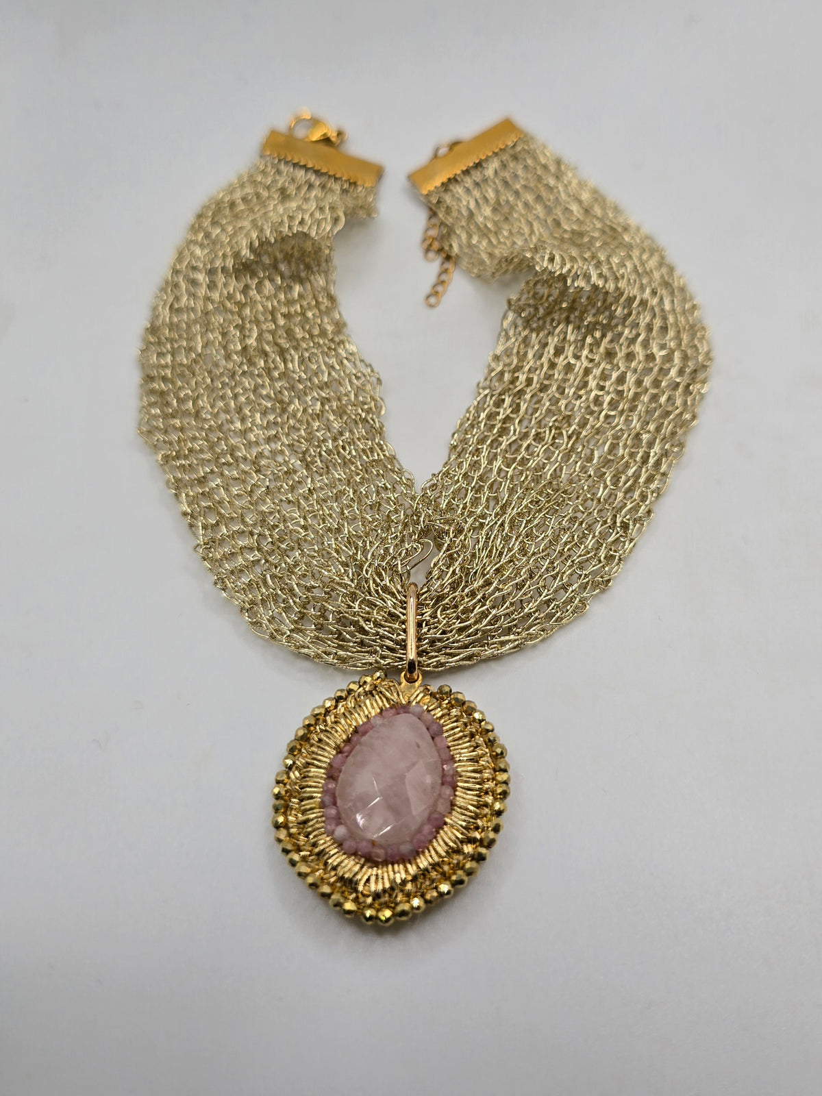 Collar Tejido con colgante Bordado
