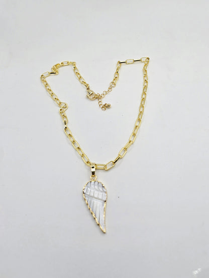 Collar pluma en perla