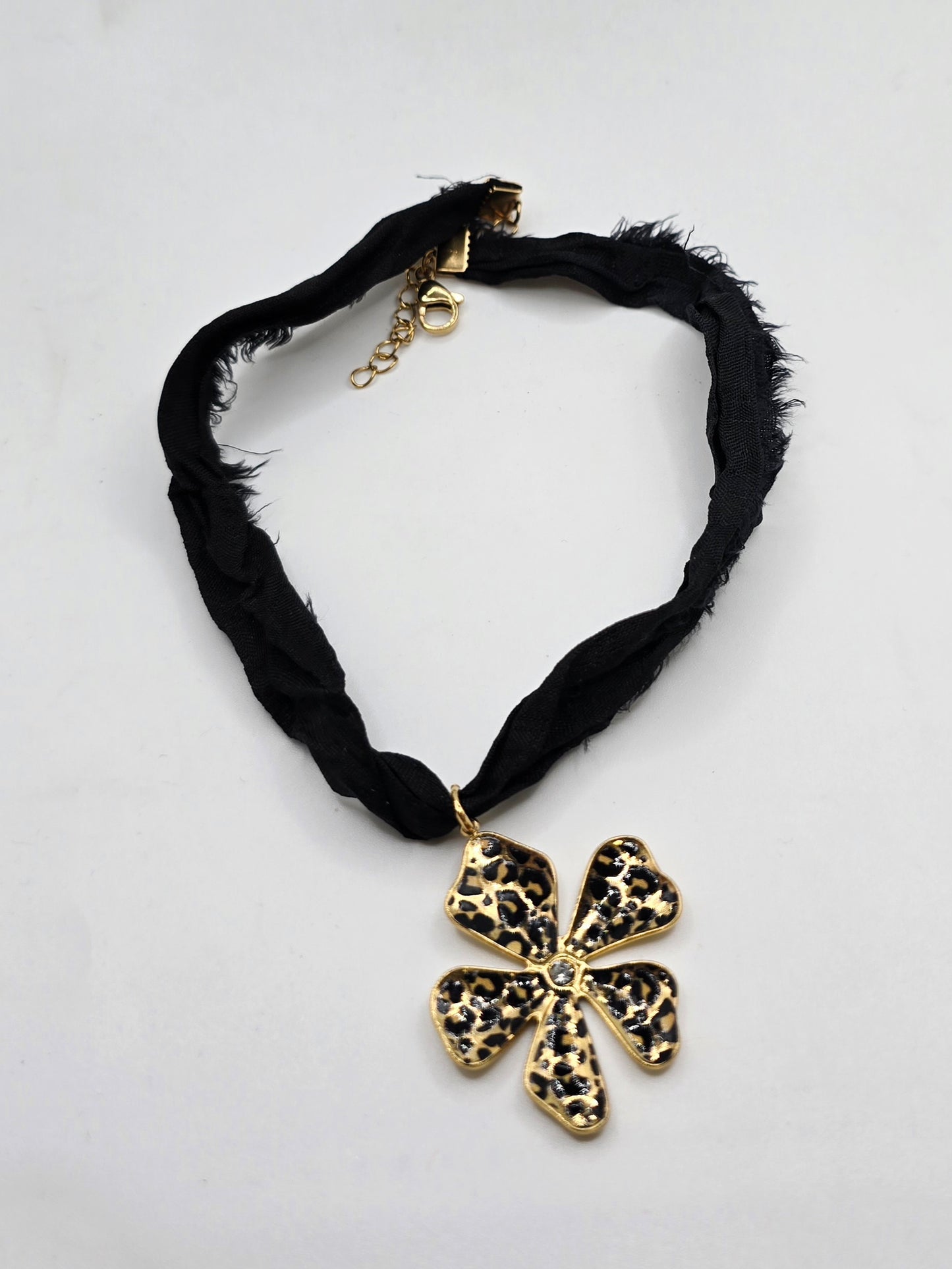 Collar seda negro