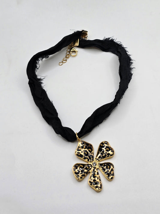 Collar seda negro