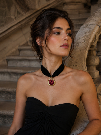 Chocker Terciopelo con colgante bordado