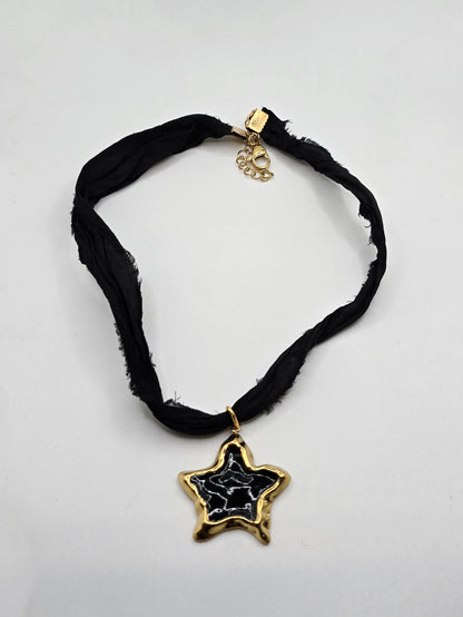 Collar seda negro