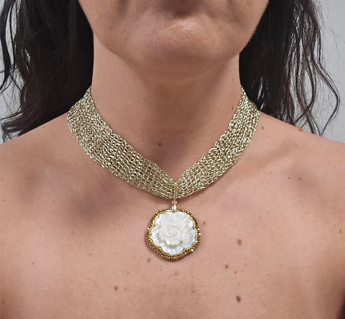 Collar Tejido flor de nacar