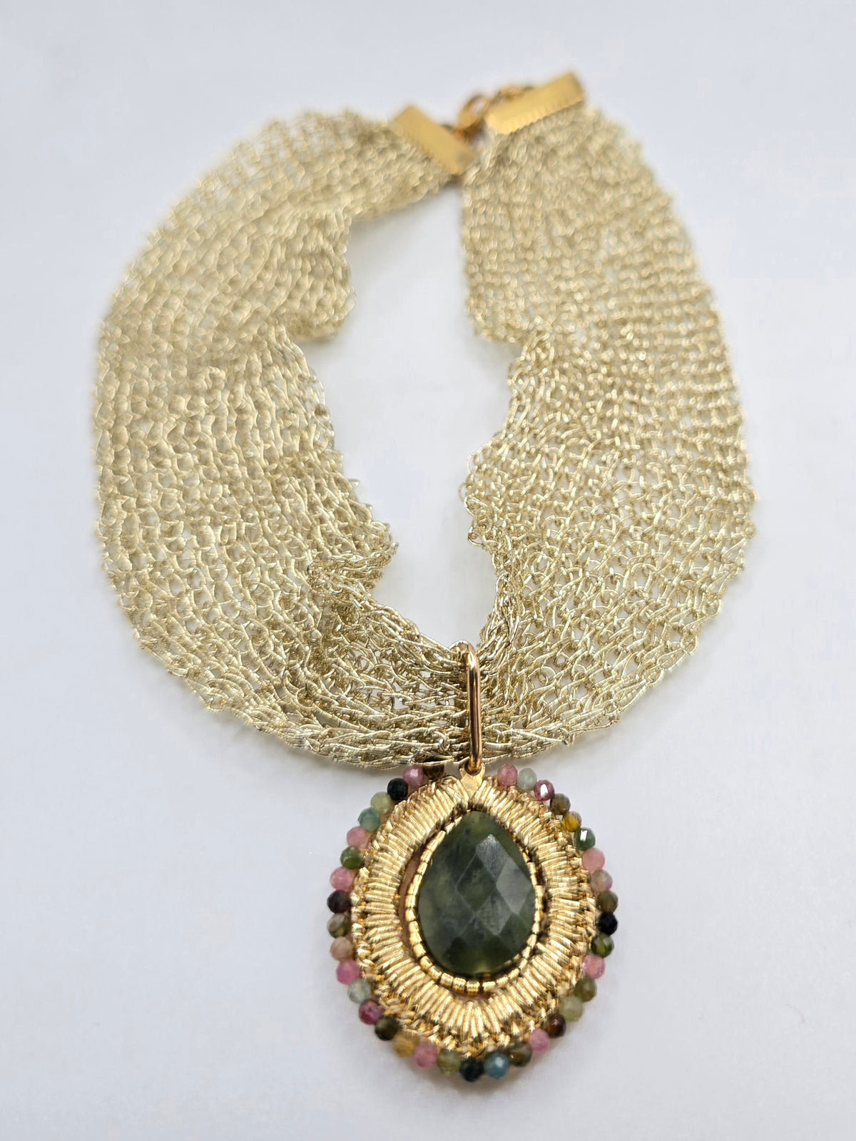 Collar Tejido con colgante Bordado con turmalina