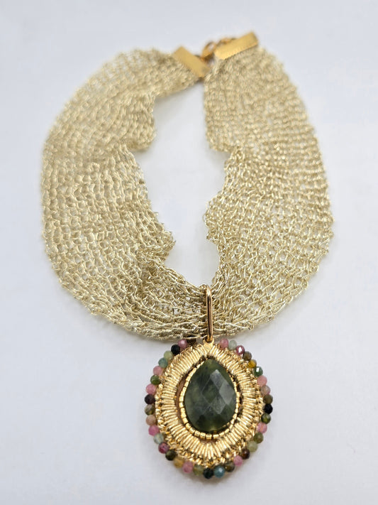 Collar Tejido con colgante Bordado con turmalina