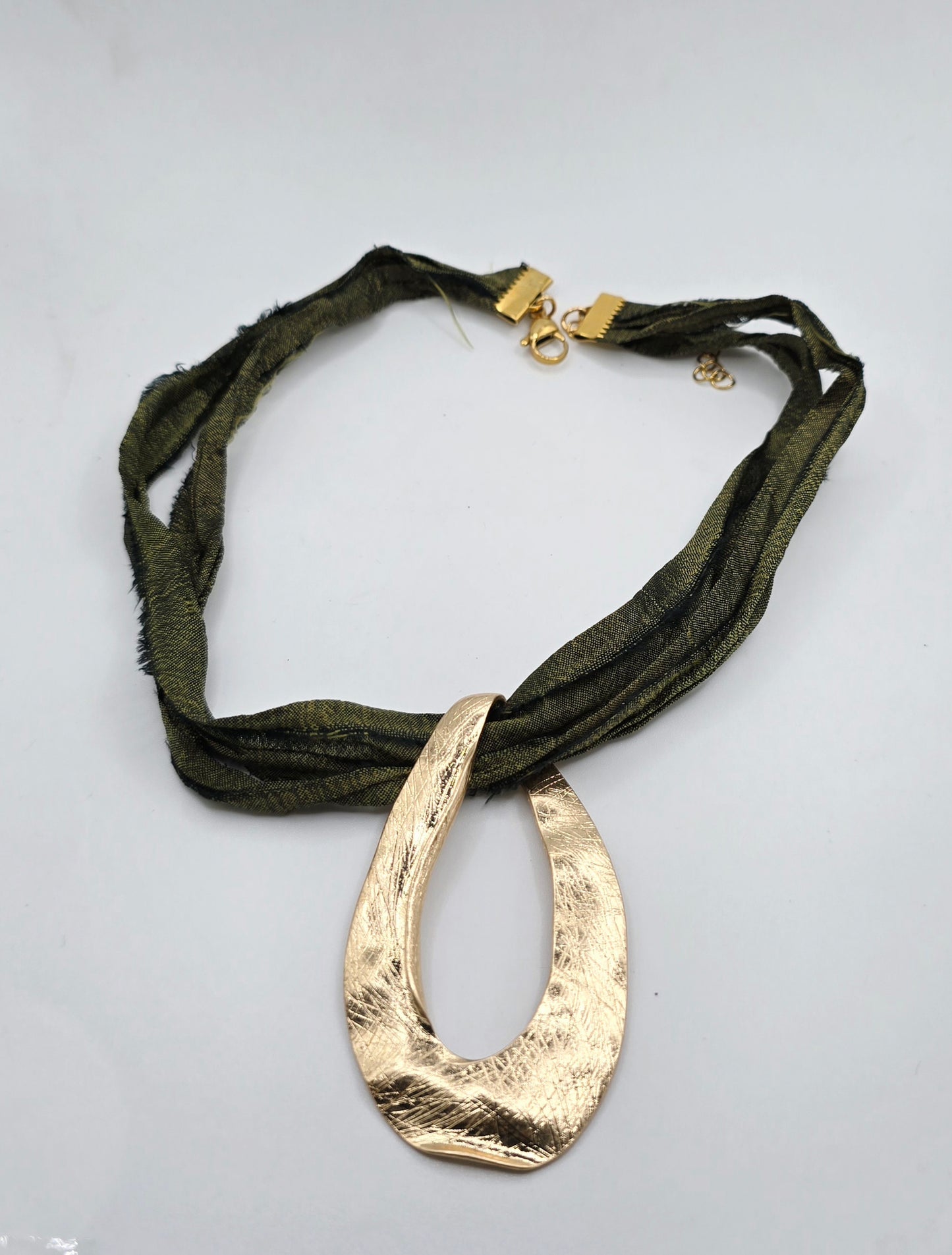 Collar seda verde