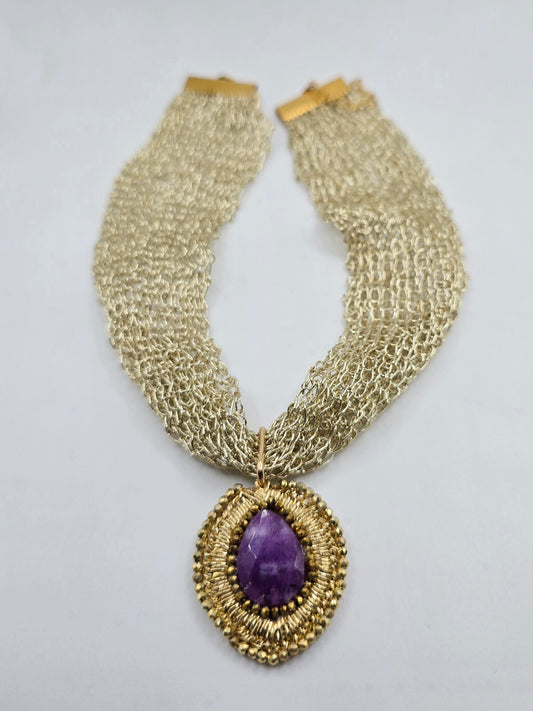 Collar Tejido con colgante Bordado