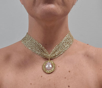 Collar Tejido con colgante Bordado