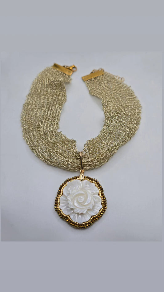 Collar Tejido flor de nacar
