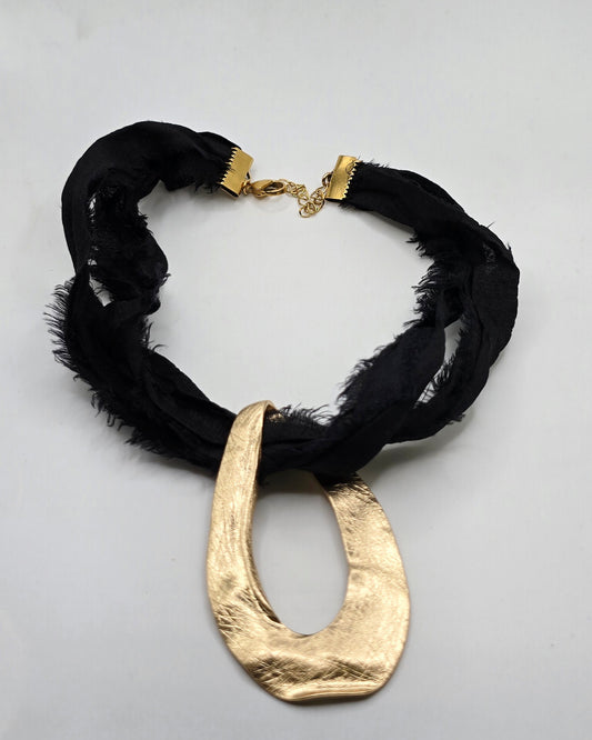 Collar seda negro